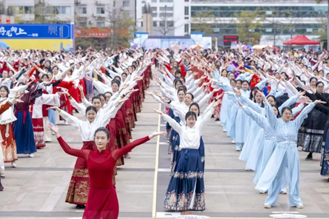 【跟黨奮進(jìn)新征程 巾幗建功新時(shí)代】梧州市第十二屆婦女國(guó)風(fēng)趣味體育運(yùn)動(dòng)會(huì)暨“梧家巧姐姐”國(guó)潮集市，精彩綻放！
